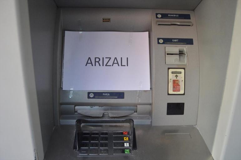 Bir garip olay Cezaevine girmek için ATMlere zarar verdi