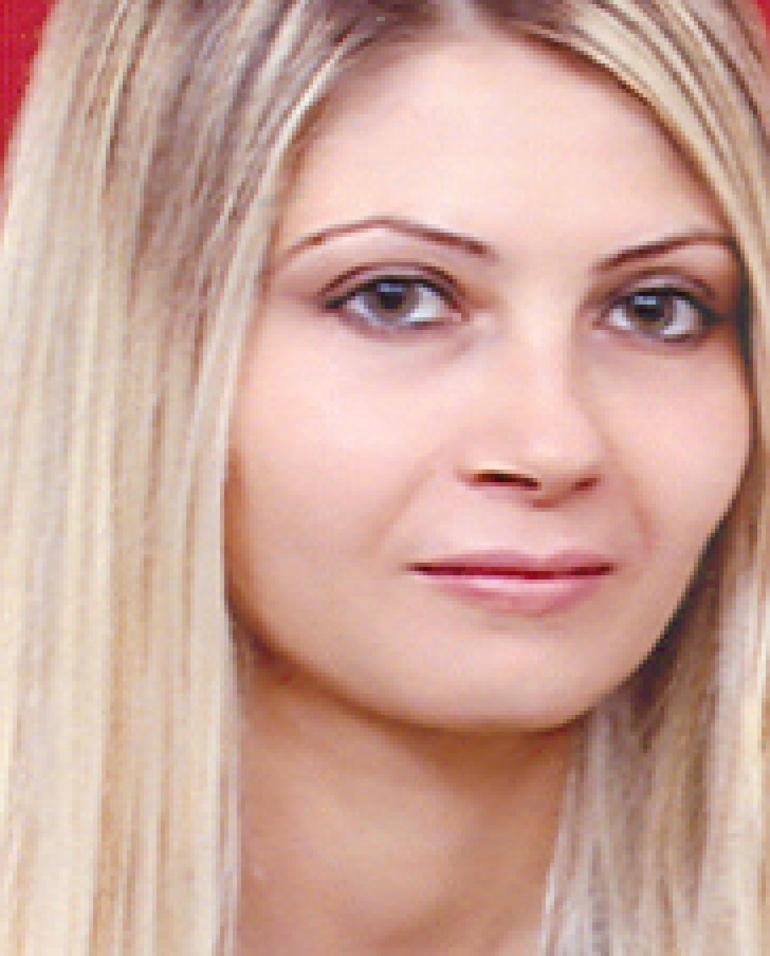 Antalyada otomobil açıköğretim bürosuna çarptı: 1 ölü, 2 yaralı