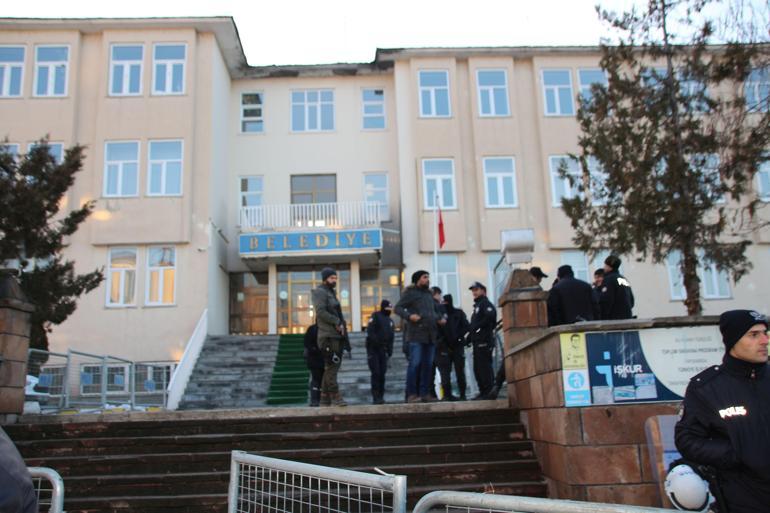 Vartoda görevden alınan HDPlilere terör gözaltısı