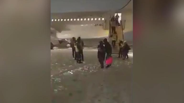 İranda yolcu uçağı pistten çıktı
