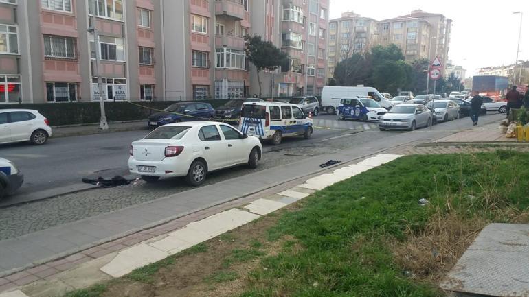 Büyükçekmecede otomobildeki 2 kişiye silahlı saldırı