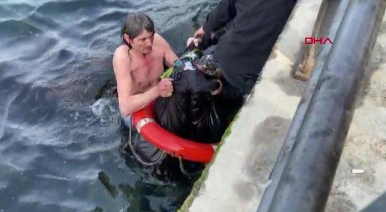 Denize düşen kadının kurtarılma anı kamerada