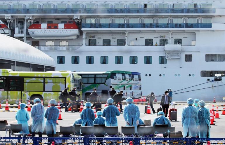 Karantina gemisinden 970 kişi tahliye edildi