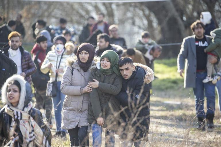 Yunanistan sınırında göçmenlere gaz bombası
