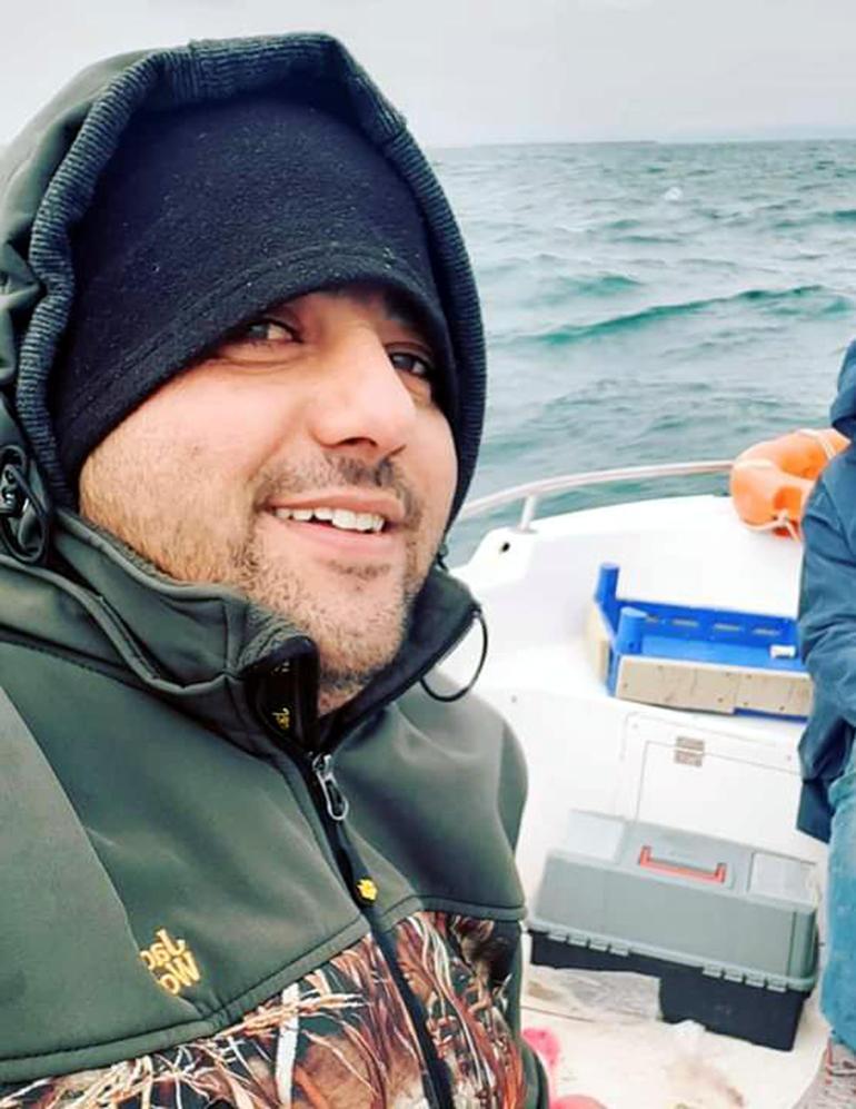 Yunan askerinin gözaltına aldığını söylediği balıkçı oğlu için yardım istiyor