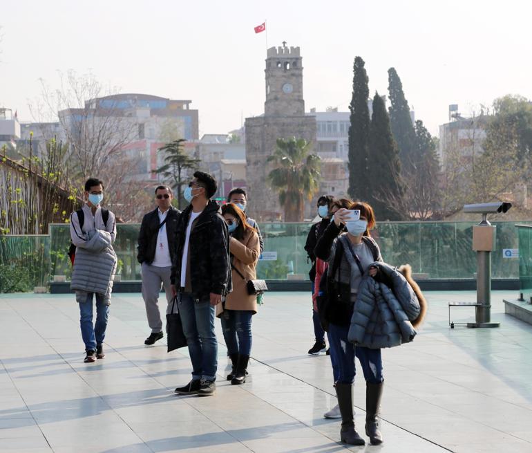 Tayvanlı turistlerden Antalyada maskeli tur