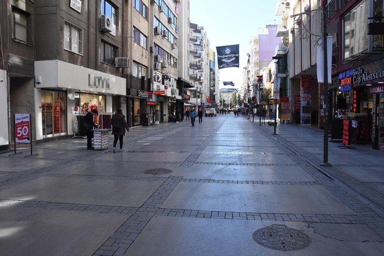 İzmirde sokaklar boş kaldı