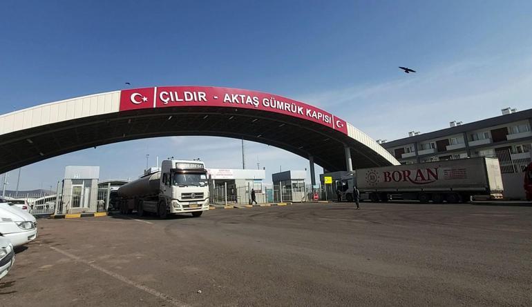 Türkiyenin iki sınır kapısı yolcu geçişine kapatıldı