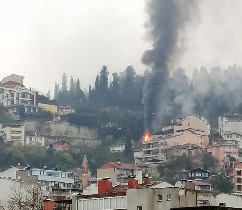 Isınmak için yaktığı ateş binayı alev topuna çevirdi