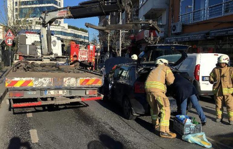 Sokak hayvanlarını beslemeye çıkan kadın kaza yaptı