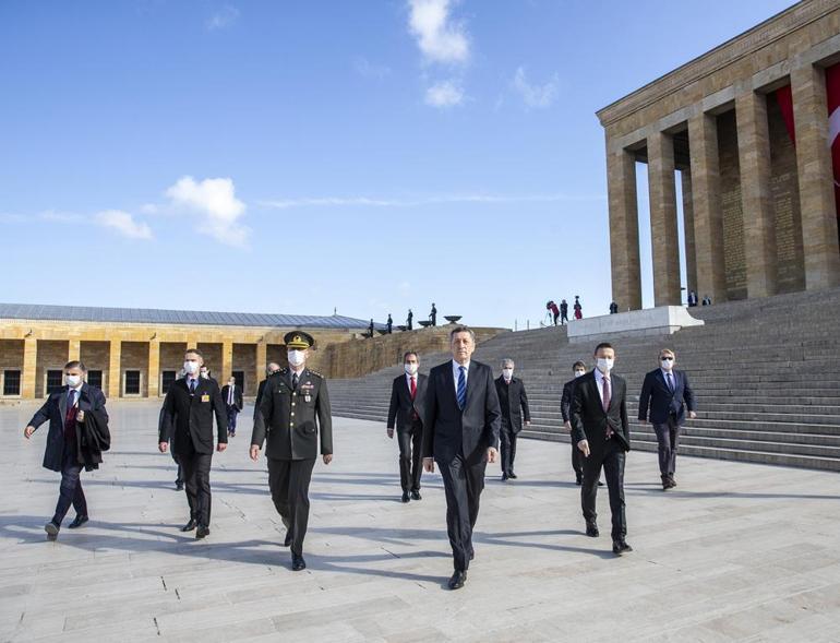 Milli Eğitim Bakanı Ziya Selçuk, Anıtkabiri ziyaret etti