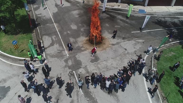 Edirnede, 1400 yıllık Kakava ateşi, sembolik olarak yakıldı