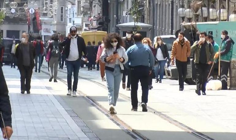 İstiklal Caddesinde kalabalık artıyor