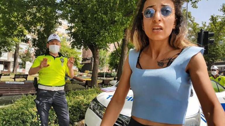 Sokağa çıkma yasağını ihlal eden kadın, gazetecilere saldırdı