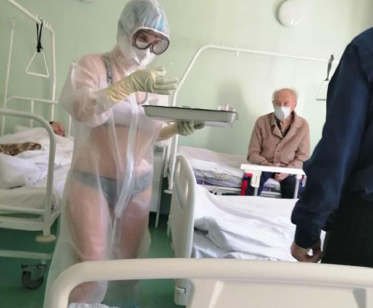 Rusyada bikiniyle hastaları tedavi eden hemşireye ceza