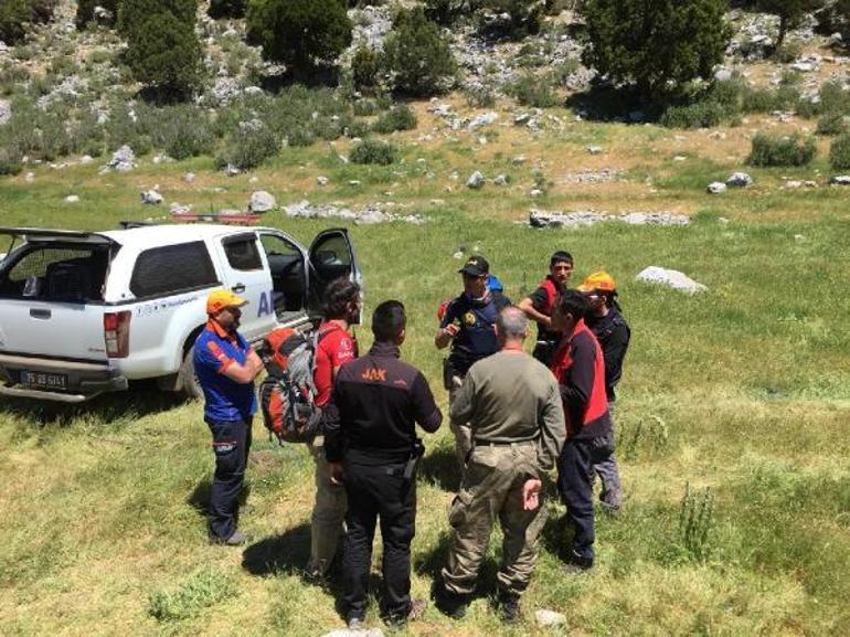 Kayıp dağcının 1750 metrede cansız bedenine ulaşıldı