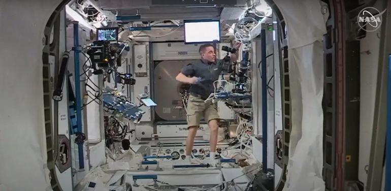 SpaceX insanlı uzay aracı Uluslararası Uzay İstasyonuna kenetlendi