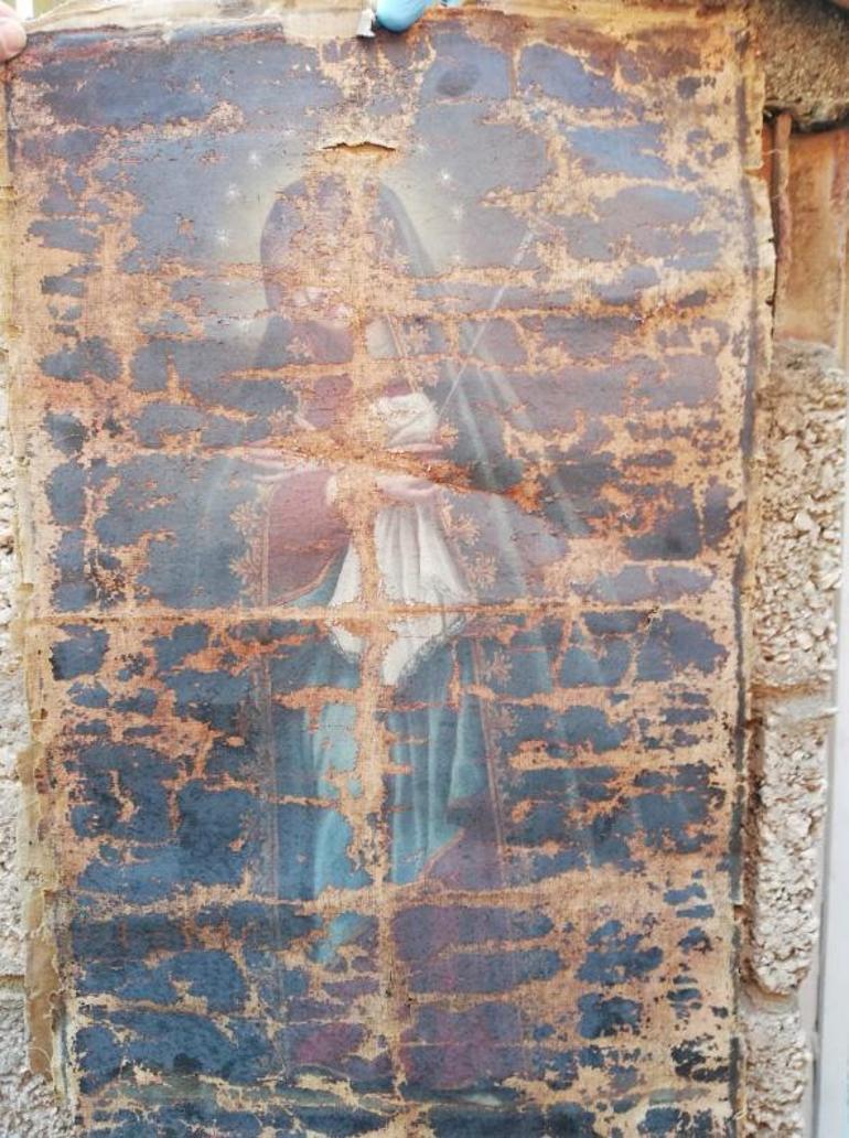 Diyarbakırda Hazreti İsa ve Meryem figürlü tablo ile heykel ele geçirildi
