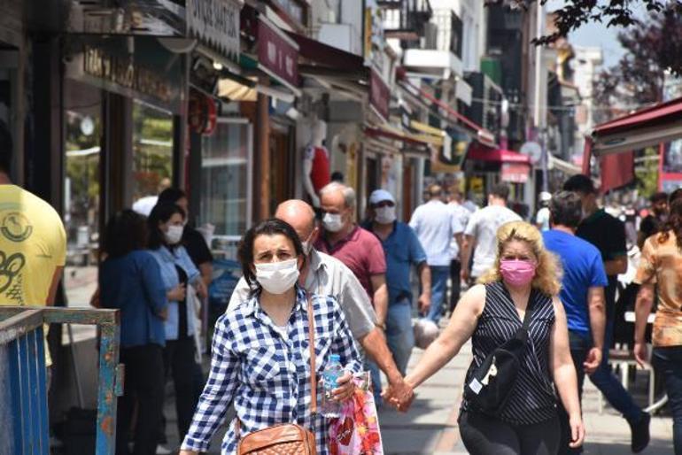 Trafiğe kapalı caddelere maskesiz giriş yasaklandı