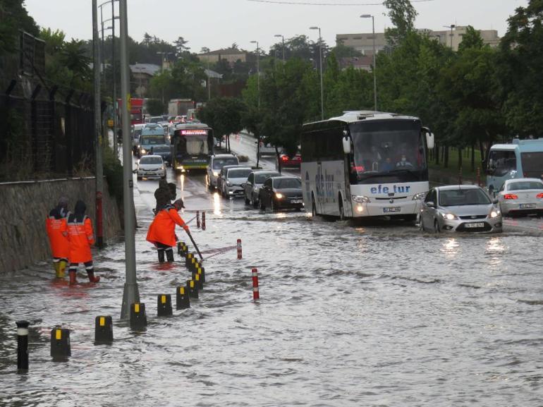 Son dakika: İstanbulda şiddetli yağış ve gök gürültüsü | Video