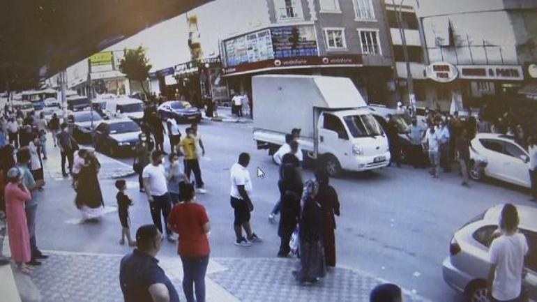 Son dakika... Aniden yola çıkan çocuğa kamyonet çarptı | Video