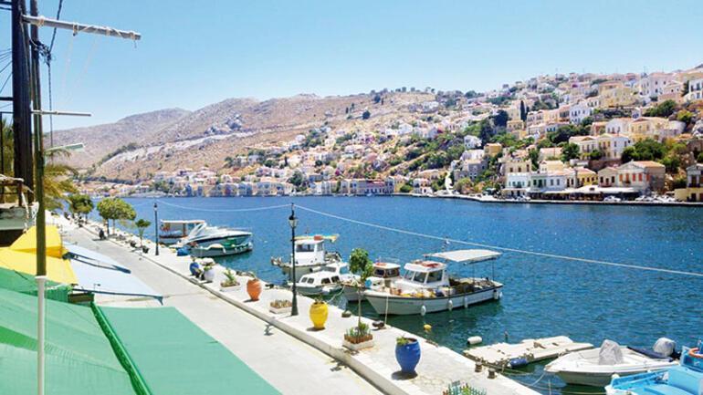 Sahiller boş oteller kapalı Yunan Adaları Türkleri mumla arıyor