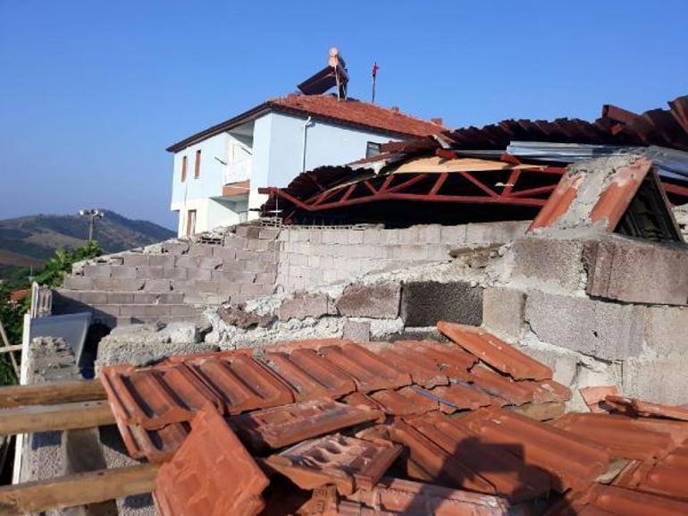 Kuvvetli rüzgar evin çatısını uçurdu duvarlarını yıktı