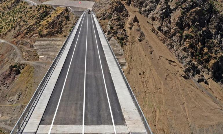 Son dakika... Türkiyenin en yüksek köprüsü açılıyor: 5 saatlik yol 2 saate düşecek