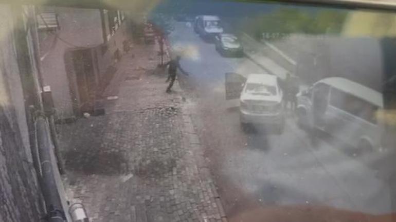 Son dakika... Bağcılarda polise silahlı saldırı kamerada | Video