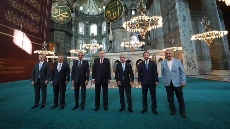 Son dakika... Ayasofyada freskleri kapatacak perdeler ilk kez görüntülendi | Video