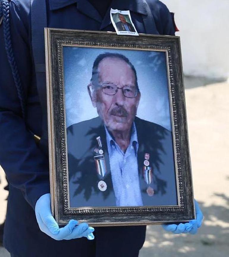90 yaşındaki Kore Gazisi toprağa verildi