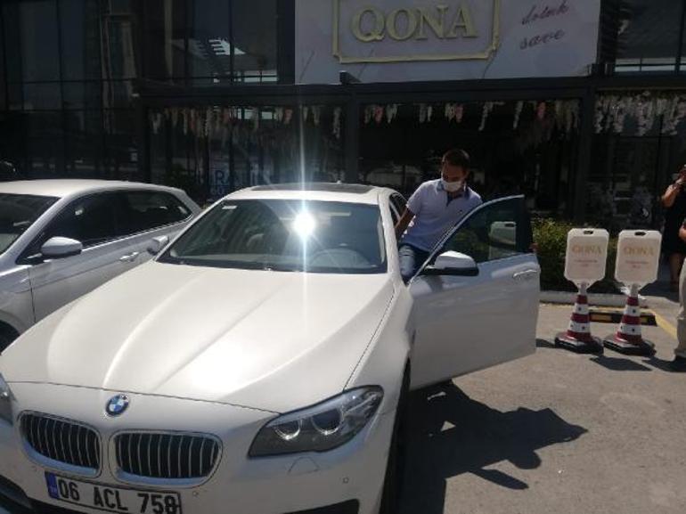Türkiye birincisi öğrencisine otomobilini hediye etti