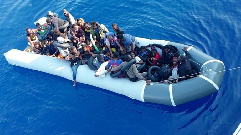 Türk karasularına geri itilen sığınmacılar kurtarıldı