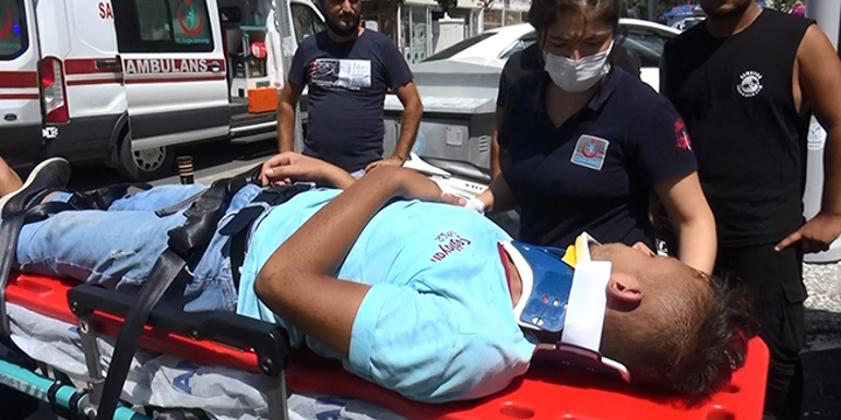 Kaskını aynaya taktı İhmalkar motosikletli kazada yaralandı | Video