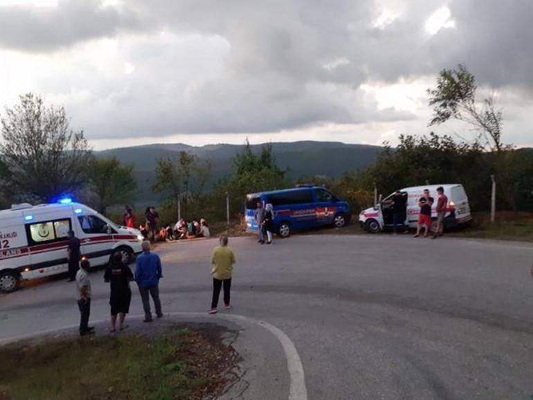 İşçileri taşıyan traktör devrildi: 21 yaralı