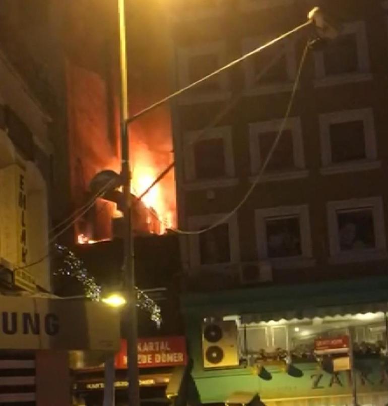 Son dakika haberi... Beşiktaşta gece saatlerinde yangın