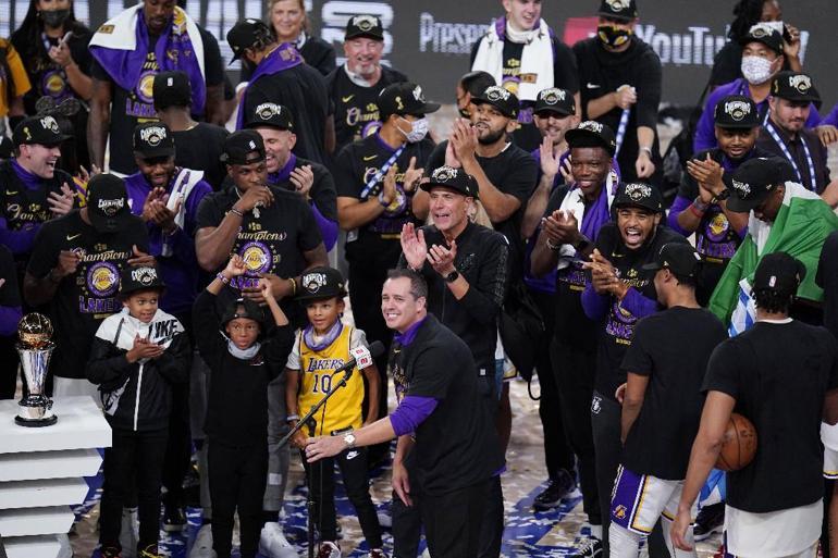 Los Angeles Lakerstan tarihi başarı