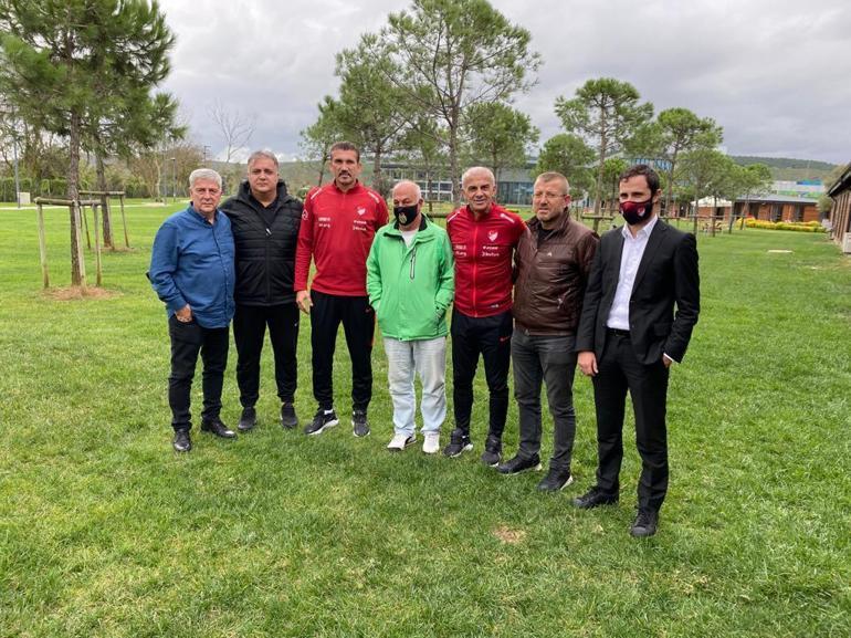Oğuz Çetin, kadın futbol kulüp temsilcileri ile buluştu