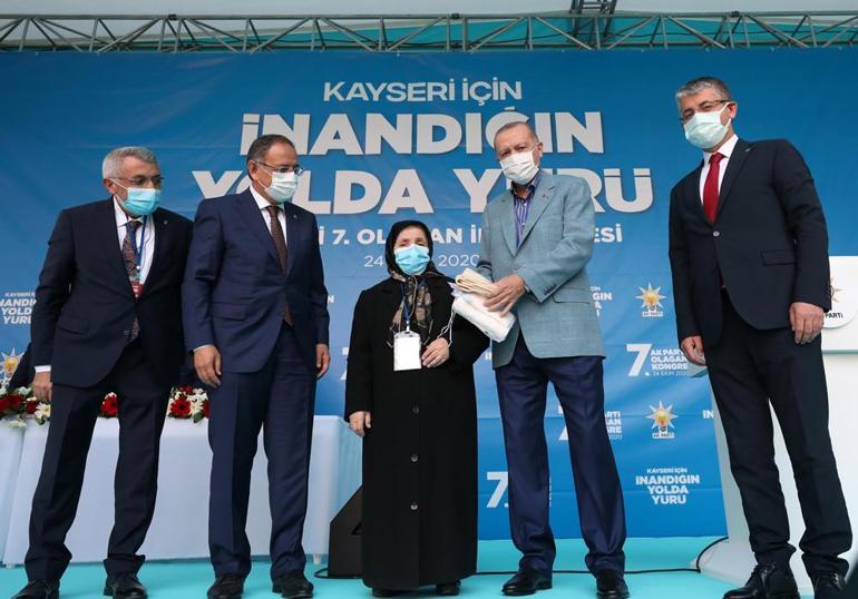 Cumhurbaşkanı Erdoğandan Macrona tepki: Zihinsel noktada bir tedaviye ihtiyacı var