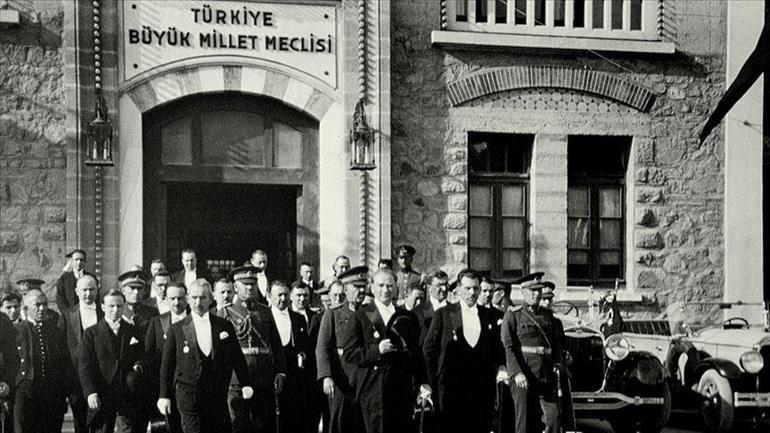 Cumhuriyetin ilanı ve Atatürkün ilk konuşması TBMM kayıtlarında