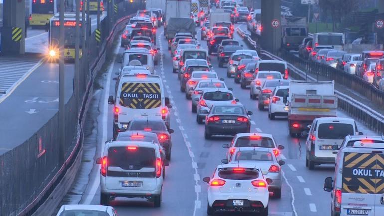 Kısıtlama öncesi İstanbulda trafik yoğunluğu