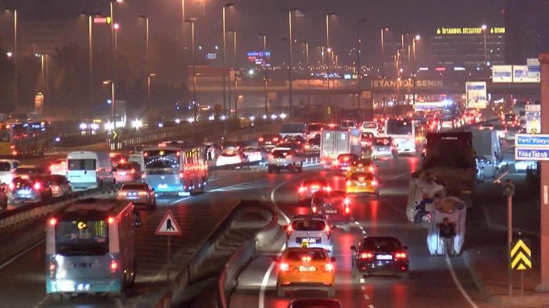 İstanbulda kısıtlamanın başlamasının ardından trafik yoğunluğu