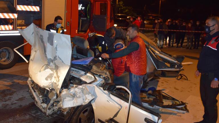 Antalyada feci kaza 3 kişi hayatını kaybetti, 4 kişi yaralandı