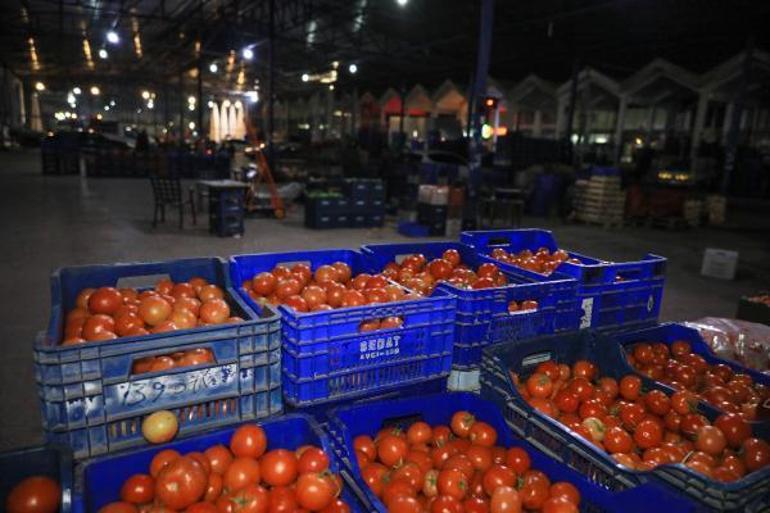 Sebze ve meyvenin fiyatını korsan komisyoncu yükseltiyor