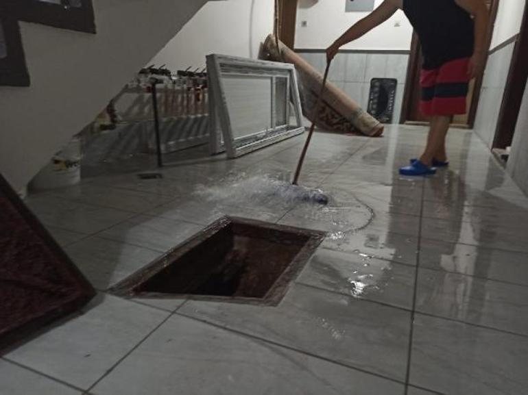 Apartmanda su borusu patladı 4 daire su altında kaldı