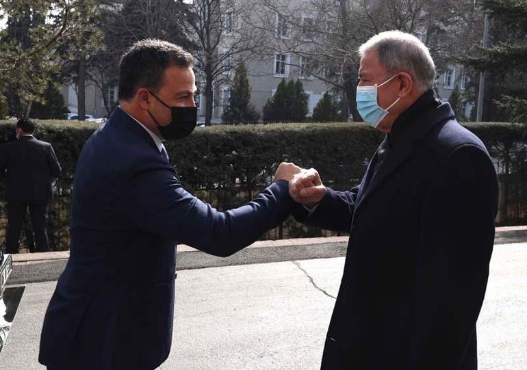 Bakan Akar, Arnavut mevkidaşıyla görüştü