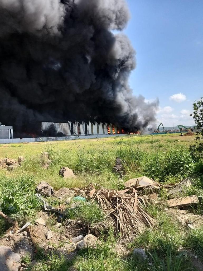 Osmaniyede geri dönüşüm fabrikasında yangın