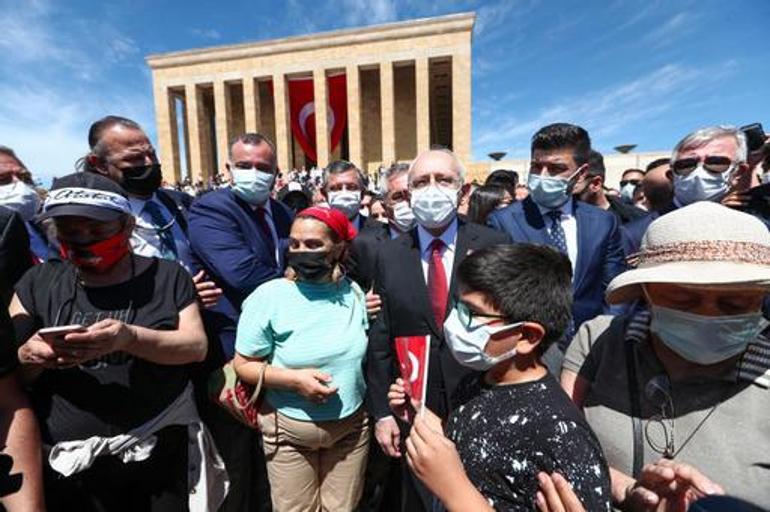 Kılıçdaroğlu, Anıtkabiri ziyaret etti