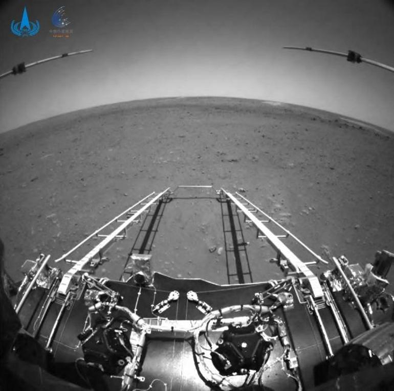 Çin uzay aracı Marstan ilk fotoğrafları gönderdi