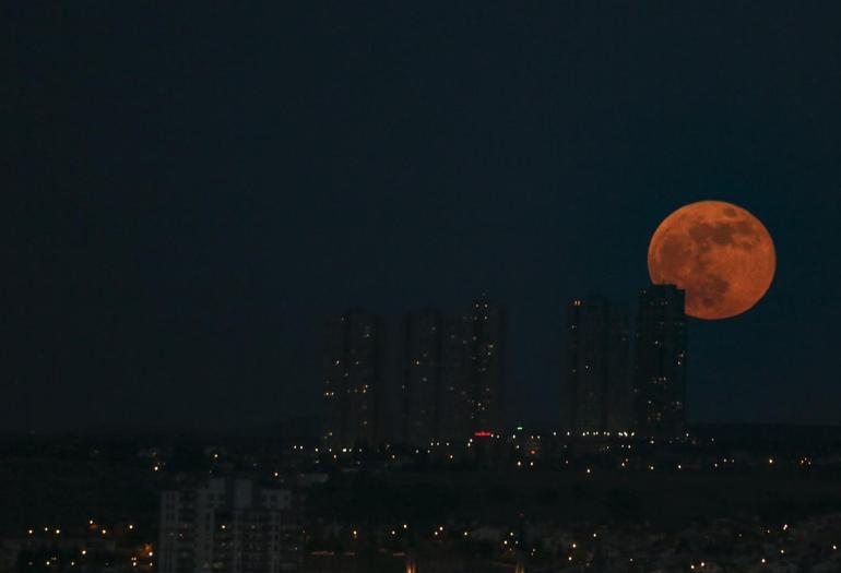 Kanlı ay nedir Kanlı Ay Tutulması saat kaçta gerçekleşiyor 26 Mayıs 2021 Kanlı ay tutulması burçları nasıl etkiler